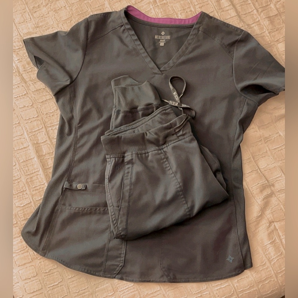 Med Couture Scrubs Grey Stretch sides Medium Grey joggers- Petite Medium